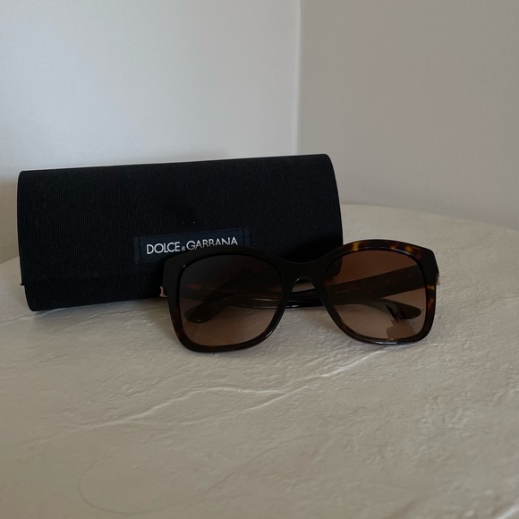 DOLCE & GABBANA Sunglasses with Sunglass Case - Picture 2 of 8